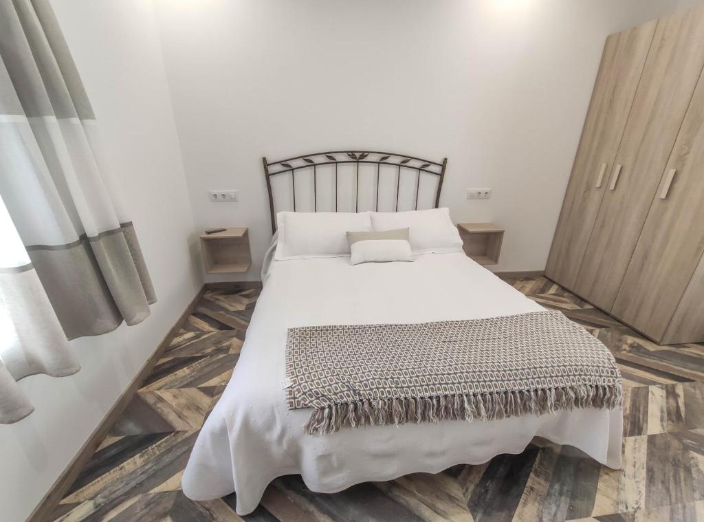 Postel nebo postele na pokoji v ubytování Hostal Óleo Auto Check-in