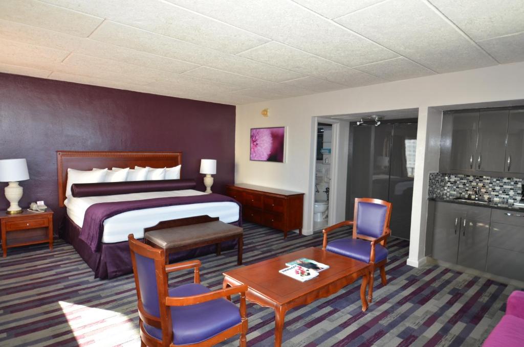Sea Club Ocean Resort - King Suite With Sofa Bed