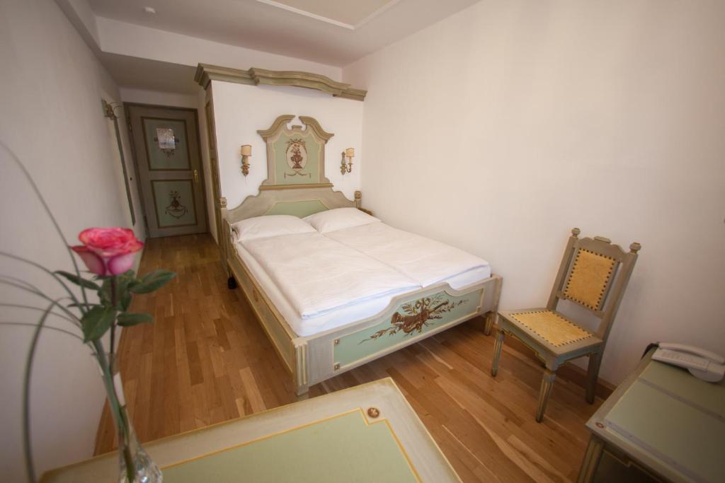 Postel nebo postele na pokoji v ubytování Hotel Wilder Mann