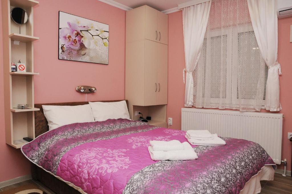 Postel nebo postele na pokoji v ubytování Favorit Apartments Čačak