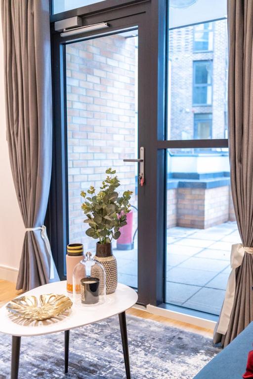 Contemporary Apartments, WEMBLEY - SK