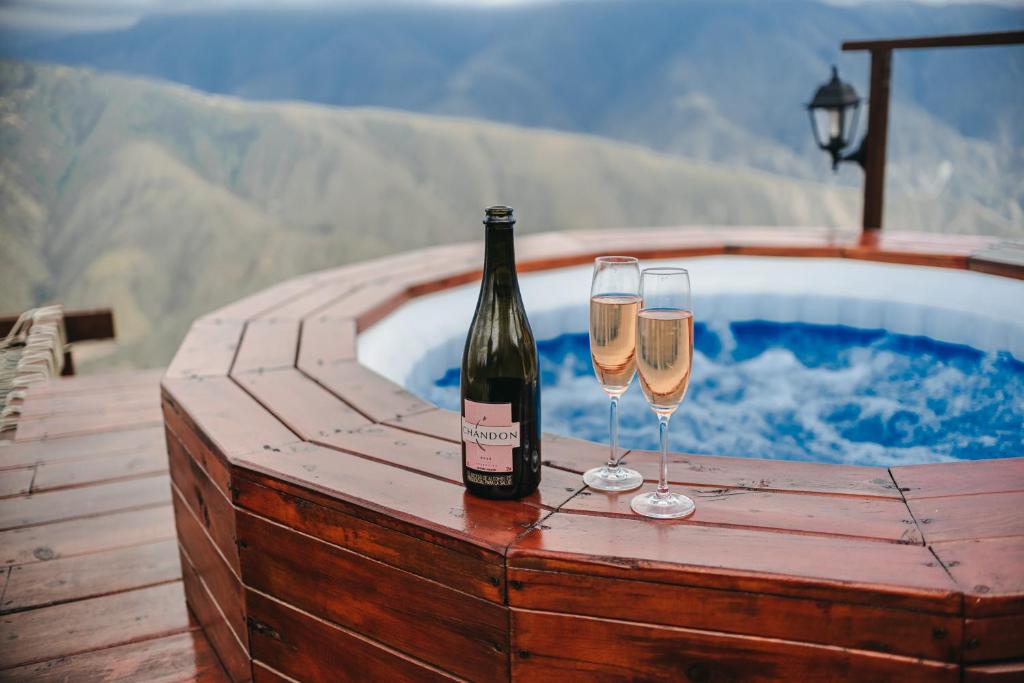 Nespecifikovaný výhled na hory nebo výhled na hory při pohledu z luxury tent