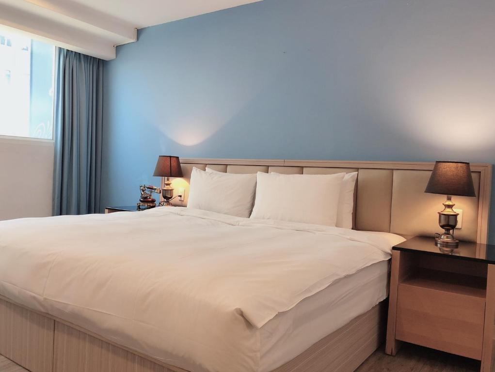 Hotel Champs Elysées - Single Room With Private Bathroom