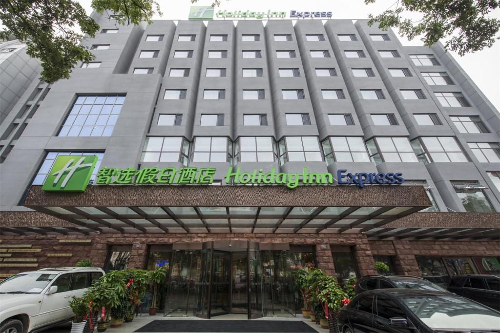 a view of the headquarters of the hilton kuala lumpur hotel at Holiday Inn Express Chengde Downtown, an IHG Hotel in Chengde