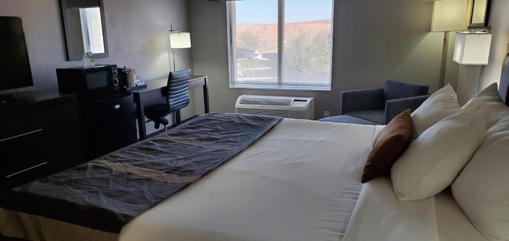 Ein Bett oder Betten in einem Zimmer der Unterkunft Wingate by Wyndham Page Lake Powell