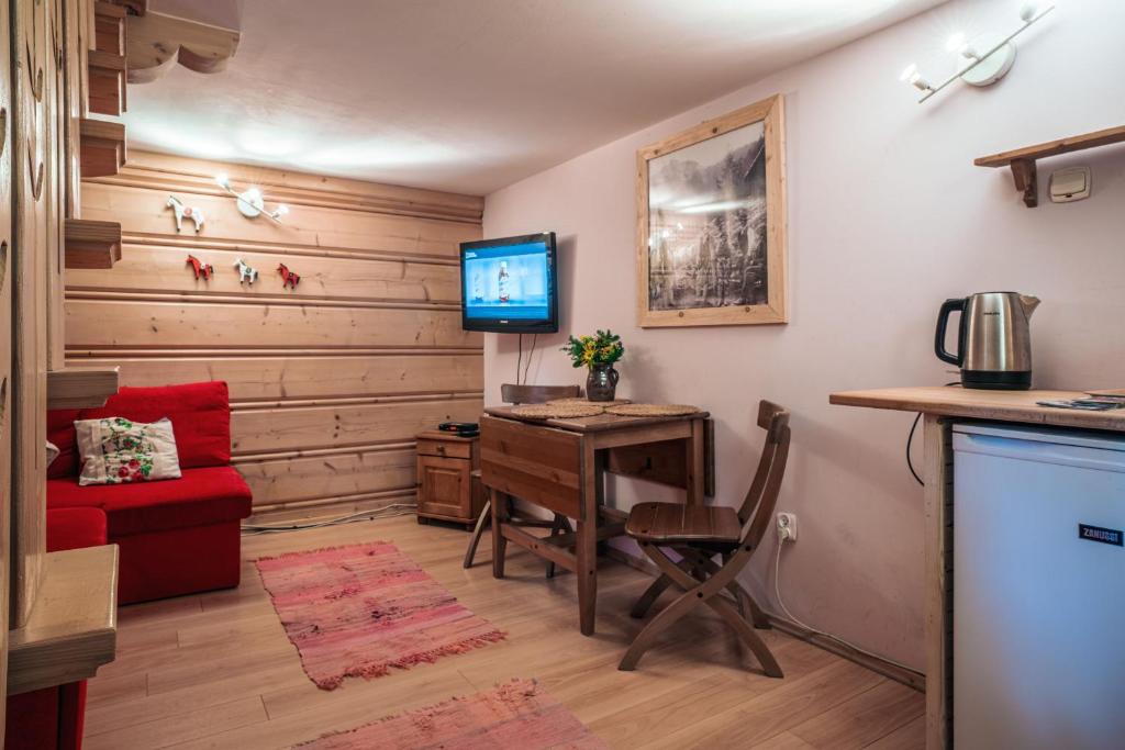 Kuchyňa alebo kuchynka v ubytovaní Nasza Chata - Pokoje i Apartamenty