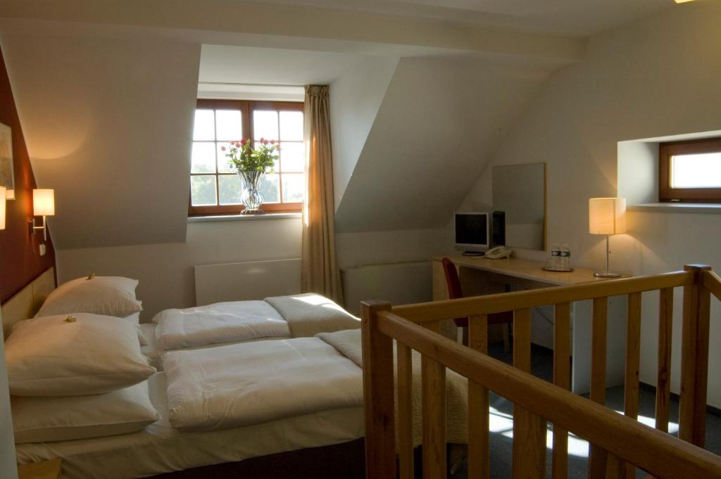 Postel nebo postele na pokoji v ubytování Hotel Chvalská Tvrz