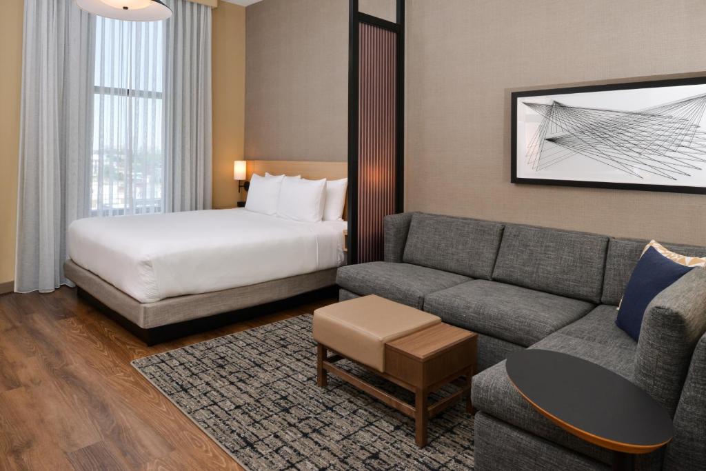 Hyatt Place Chicago Wicker Park - King Room Met Bankbed - Hoge Vloer