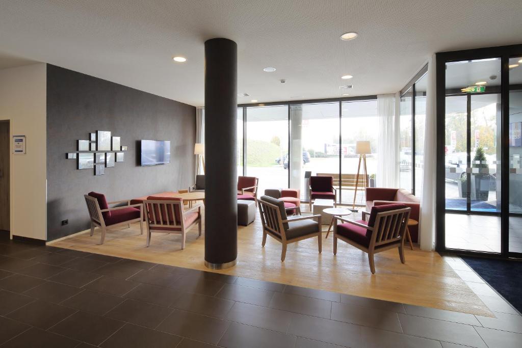 Posezení v ubytování Holiday Inn Express Friedrichshafen by IHG