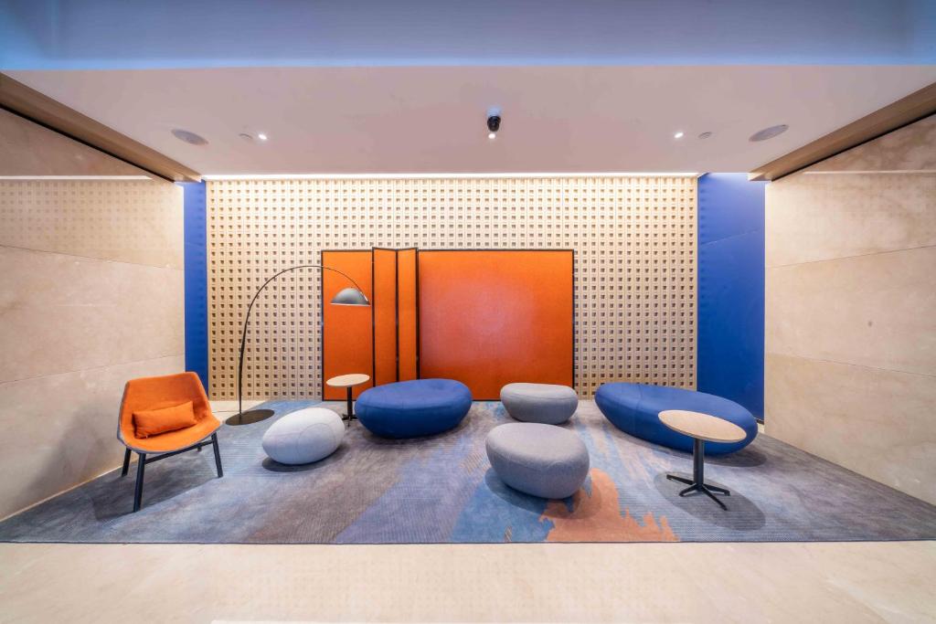 Holiday Inn Express Hangzhou Westlake East by IHGにあるシーティングエリア
