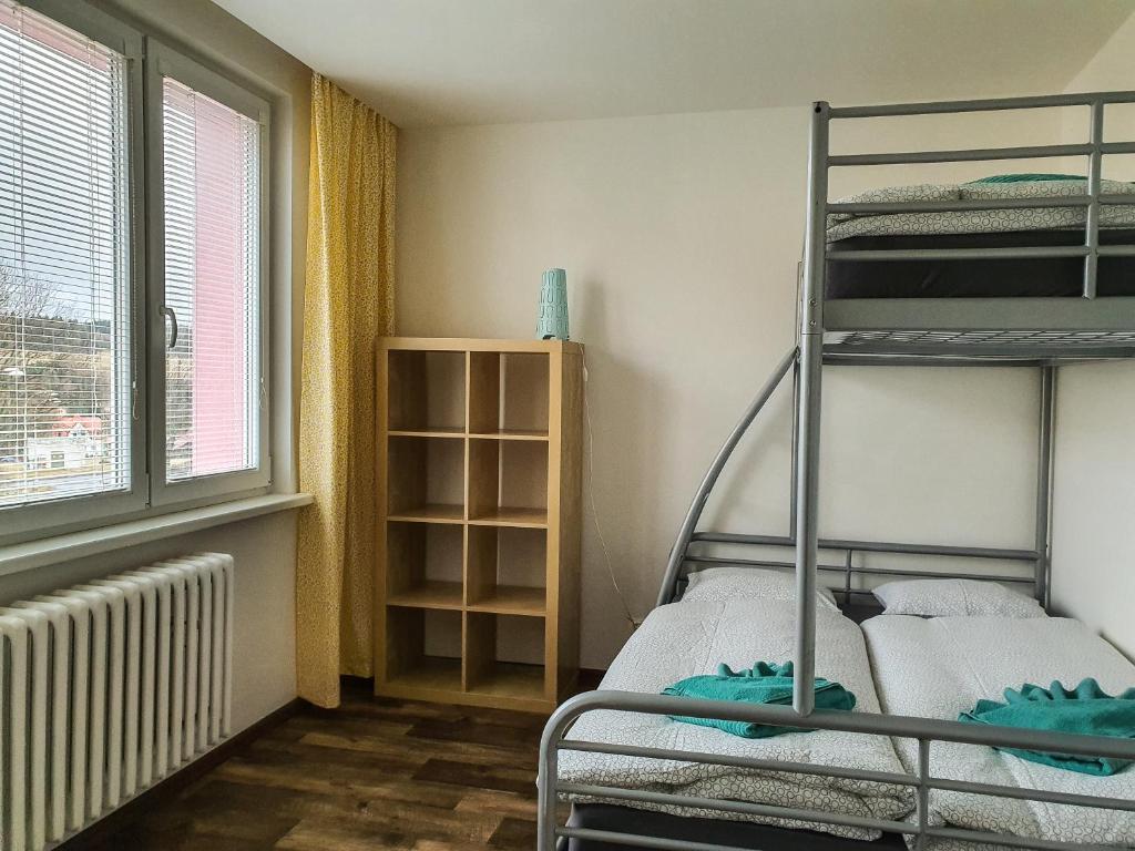 Postel nebo postele na pokoji v ubytování Apartmány SCHMIEDEBERG u KLÍNOVCE