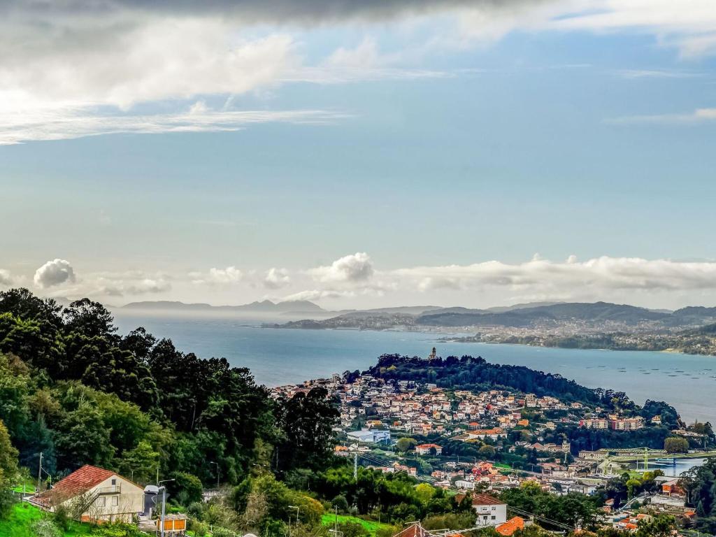 Vibrant Holiday Home in the natural heart of Redondela ...