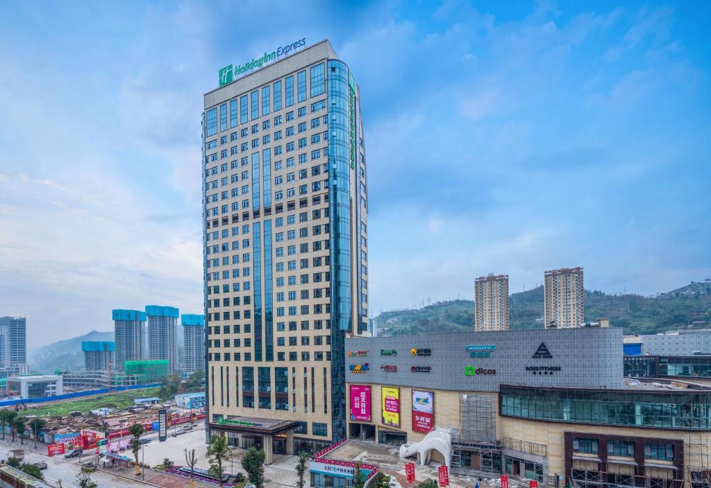 a tall building in the middle of a city at Holiday Inn Express Chongqing Zhongxian, an IHG Hotel in Zhongzhou