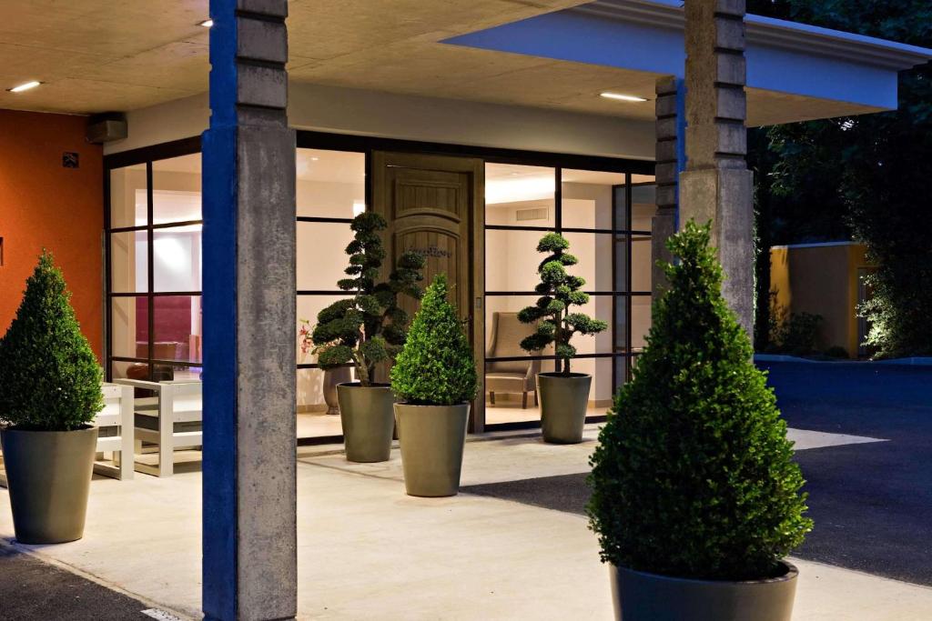 Zahrada ubytování Best Western Plus Le Lavarin