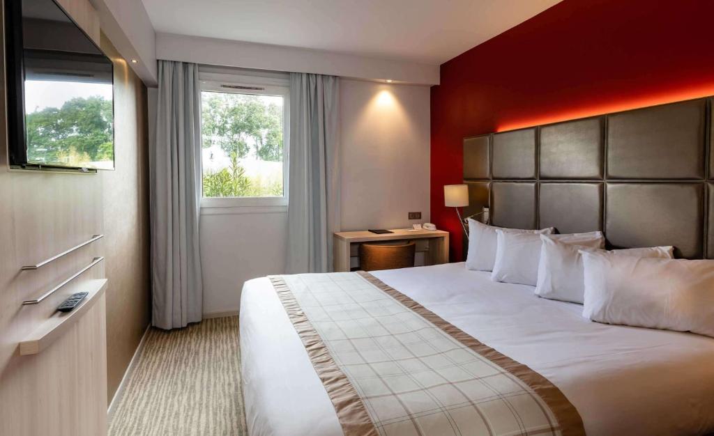 Postel nebo postele na pokoji v ubytování Best Western Plus Le Lavarin
