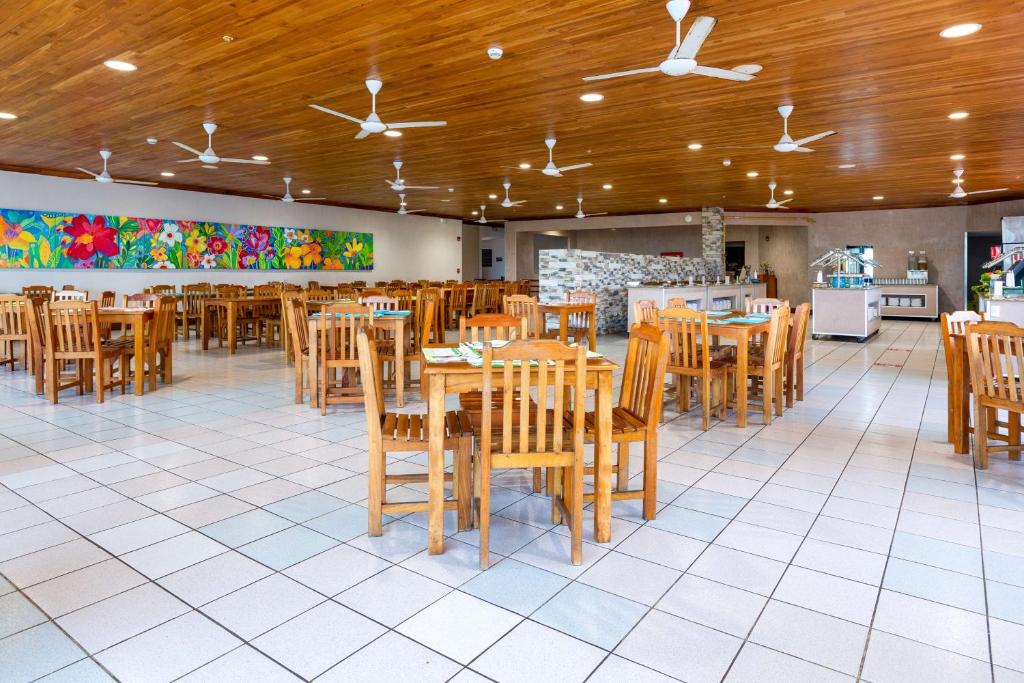 Restaurace v ubytování Best Western Jaco Beach All Inclusive Resort