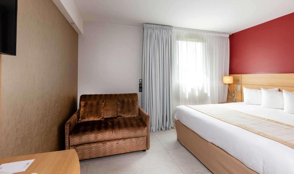 Postel nebo postele na pokoji v ubytování Best Western Plus Le Lavarin