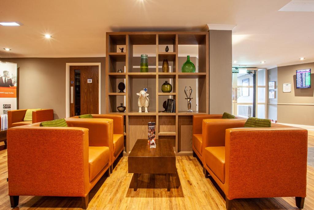 Posezení v ubytování Holiday Inn Express Edinburgh Airport by IHG