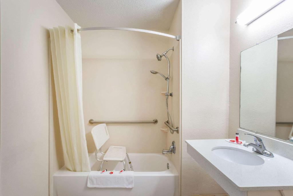 Super 8 by Wyndham Abingdon VA - King Room - Accès à La Mobilité / Non-fumeur