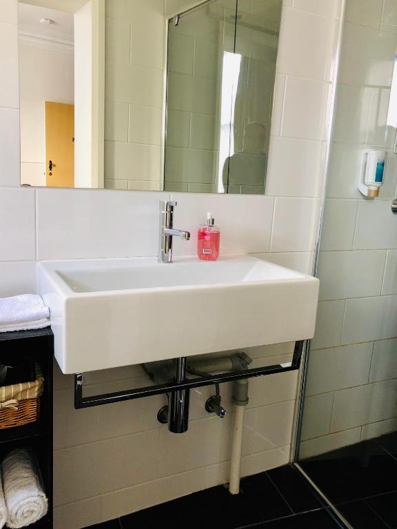 The Mews Motel - Resim 36