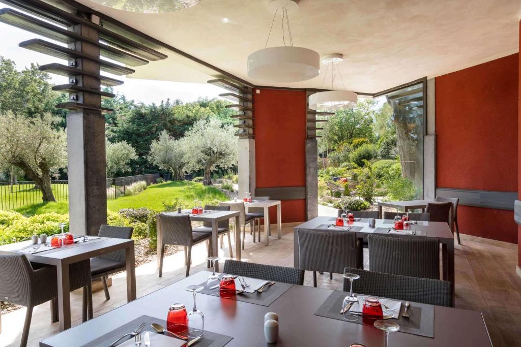 Best Western Plus Le Lavarin - Resim 9