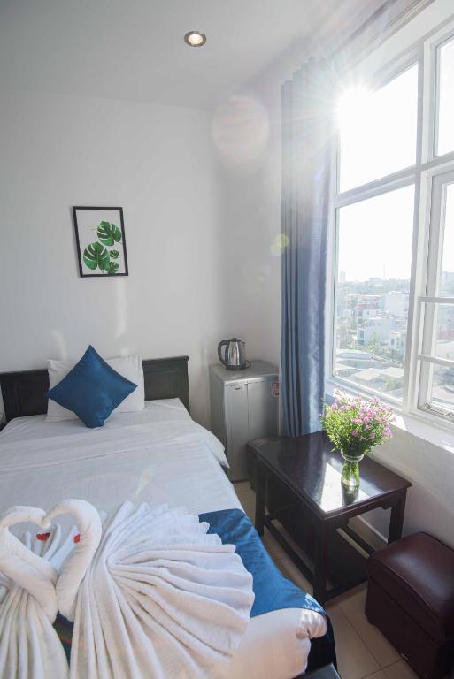 Postel nebo postele na pokoji v ubytování Tehana Beach Hotel Da Nang