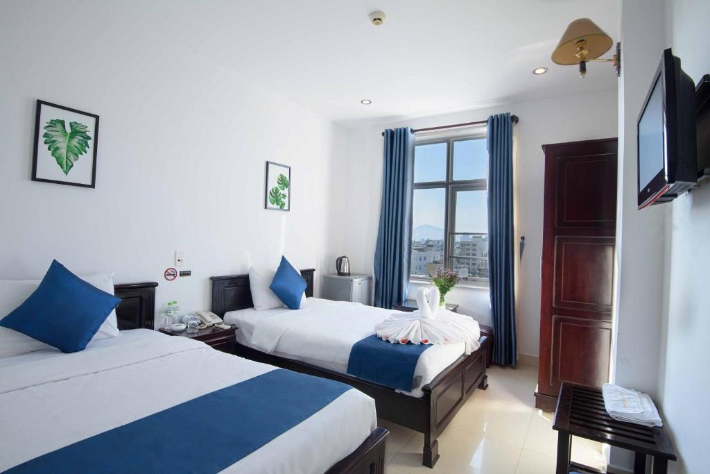Postel nebo postele na pokoji v ubytování Tehana Beach Hotel Da Nang