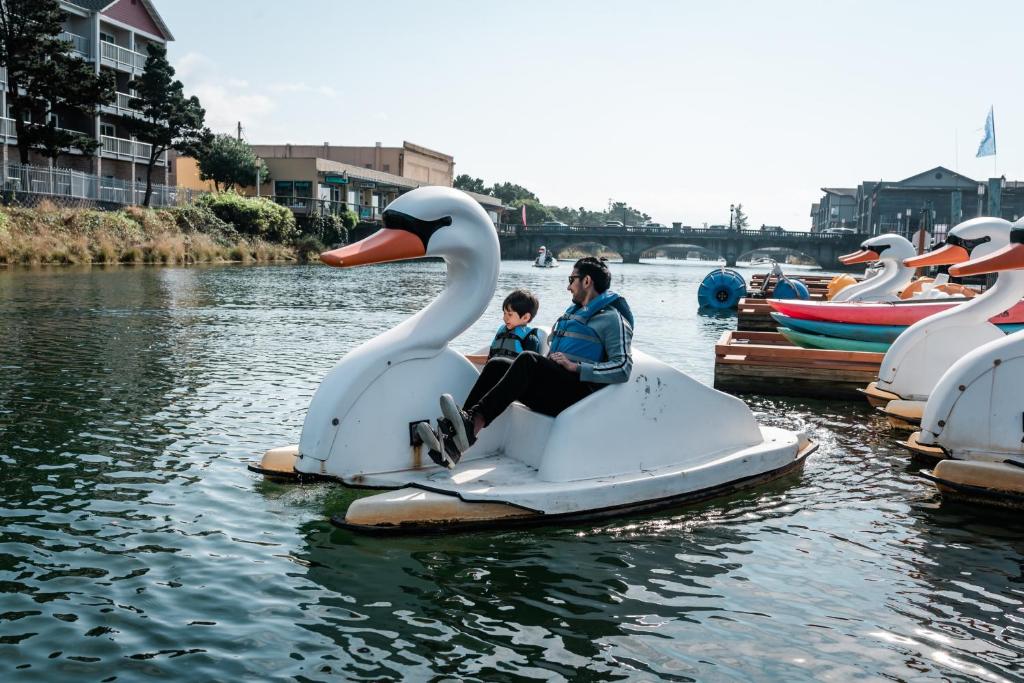 Výhled na řeku, která protéká v blízkosti hotelu