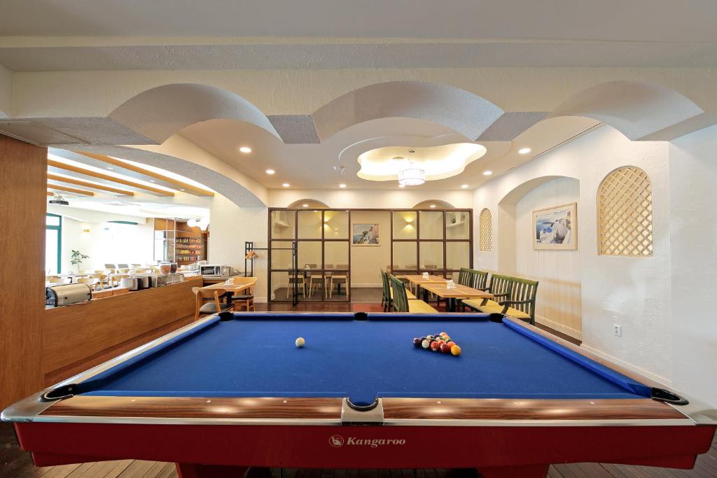 Biliár nebo kulečník v ubytování Benikea Swiss Rosen Hotel