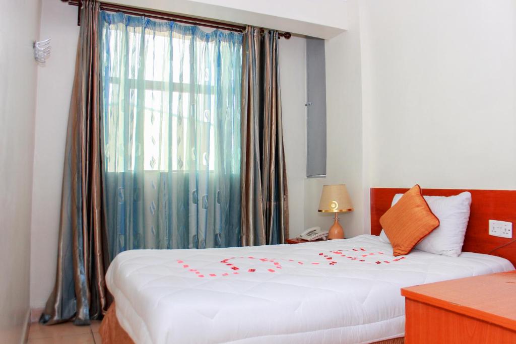 Postel nebo postele na pokoji v ubytování Sheratton Regency Hotel Nairobi
