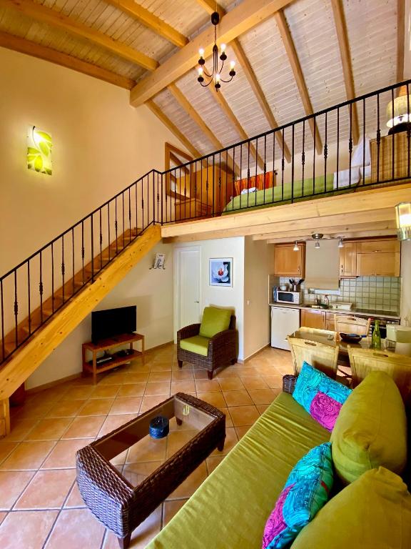 Ein Sitzbereich in der Unterkunft La Riviera Barbati Seaside Apartments & villas