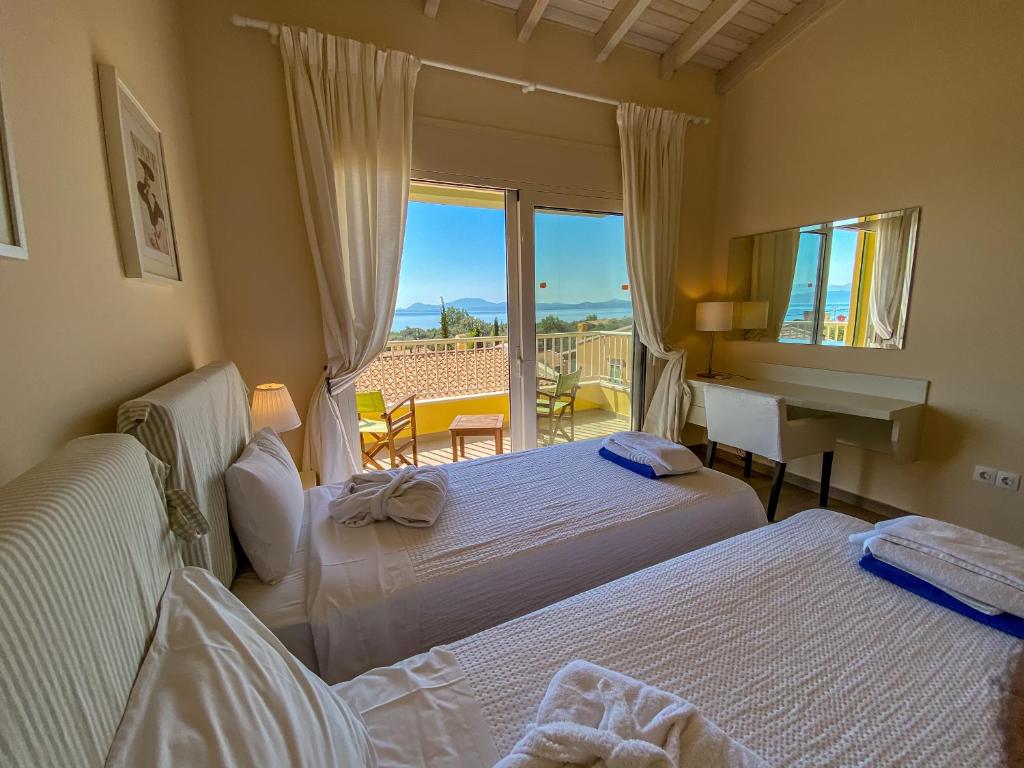 Ein Bett oder Betten in einem Zimmer der Unterkunft La Riviera Barbati Seaside Apartments & villas