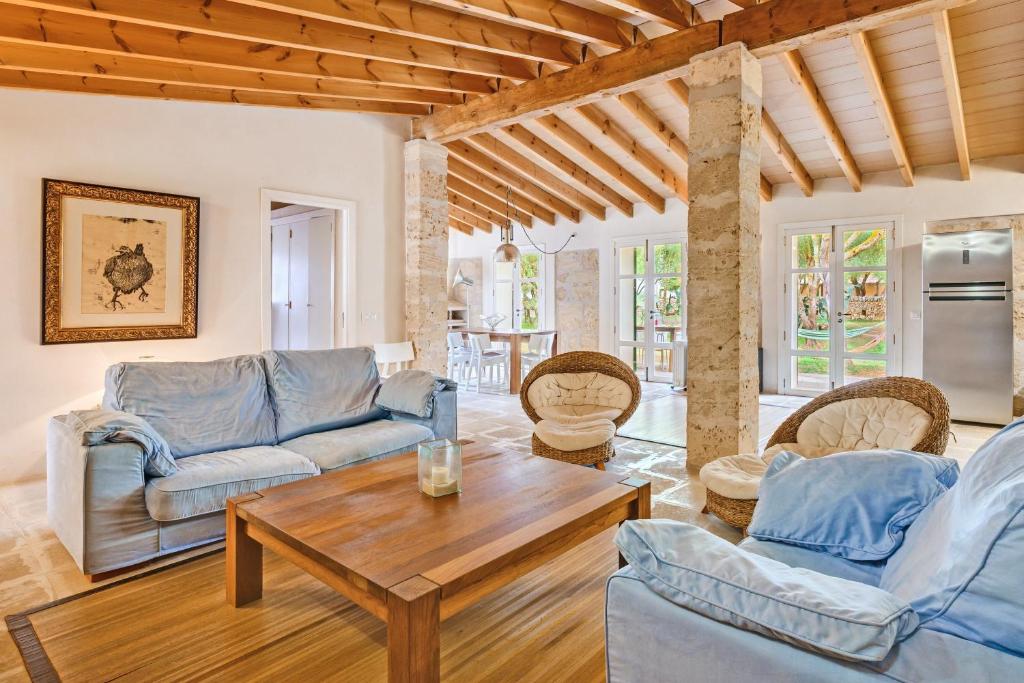 A seating area at Possessio Sa Barrala Gallinero