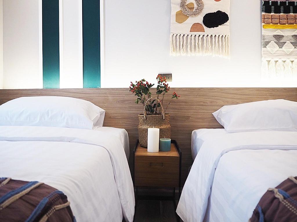 Giường trong phòng chung tại Darley Hotel Chiangmai