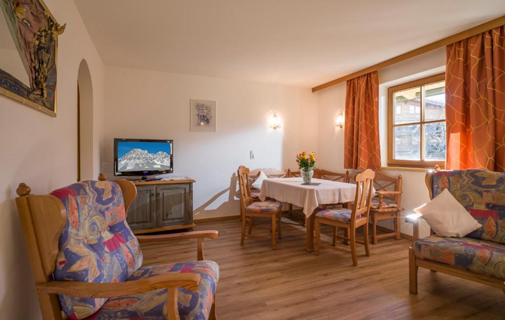 TV a/nebo společenská místnost v ubytování Appartement Fuchs Ferdinand