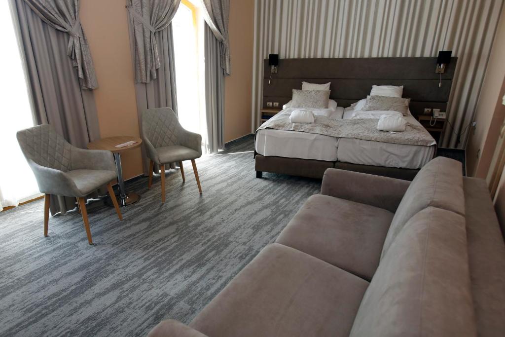 Postel nebo postele na pokoji v ubytování Wellness Hotel Laroba