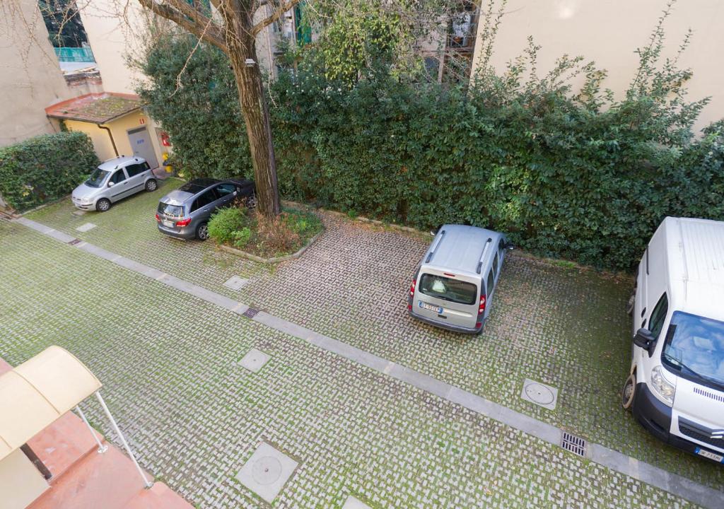 The surrounding neighborhood or a neighborhood close to a szállodákat