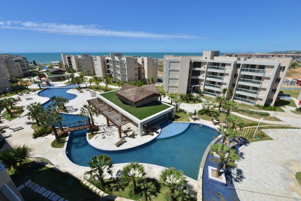 an aerial view of a resort with a swimming pool at Riviera Aquiraz Golf Beach Place Ceará - Apartamento pé na areia in Aquiraz
