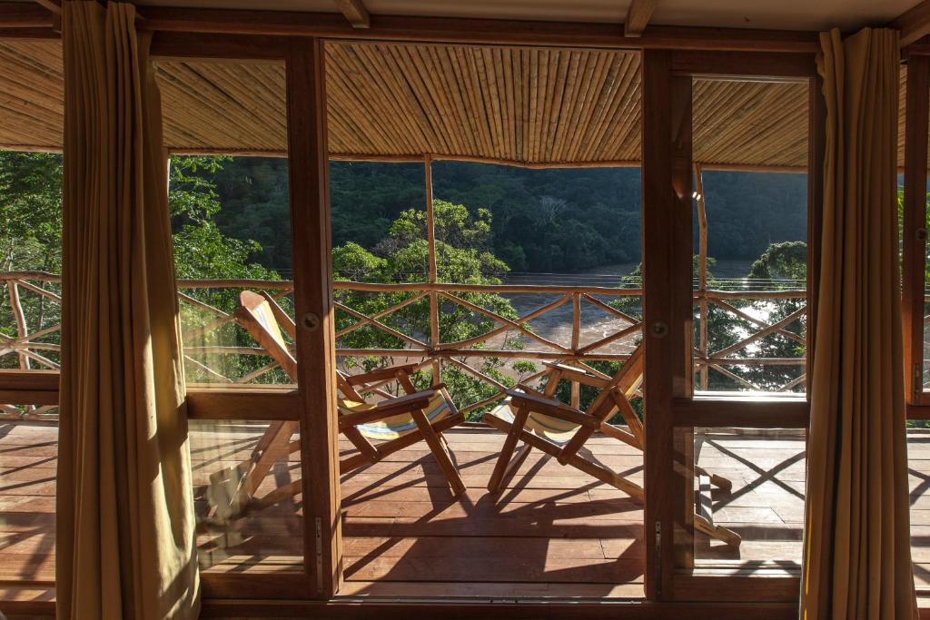 Balkón nebo terasa v ubytování Pumarinri Amazon Lodge