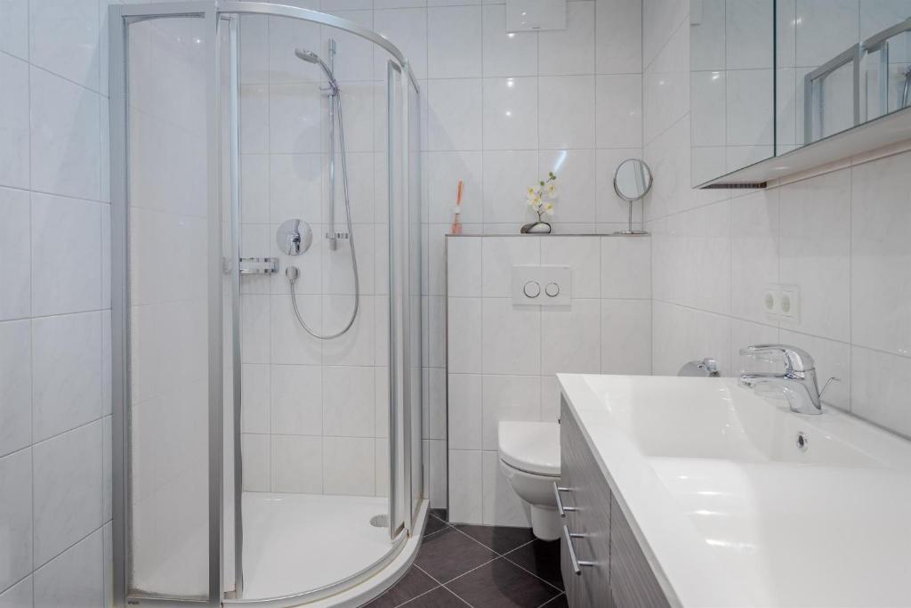 A bathroom at Appartements KATHARINA
