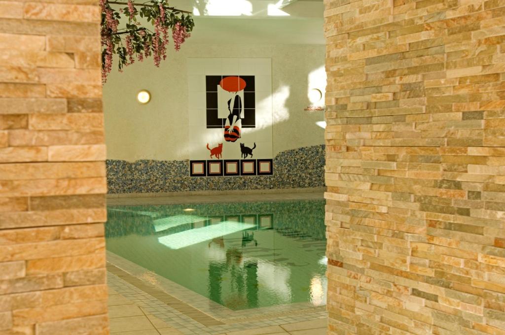 Bazén v ubytování Hotel Alpen Residence nebo v jeho okolí