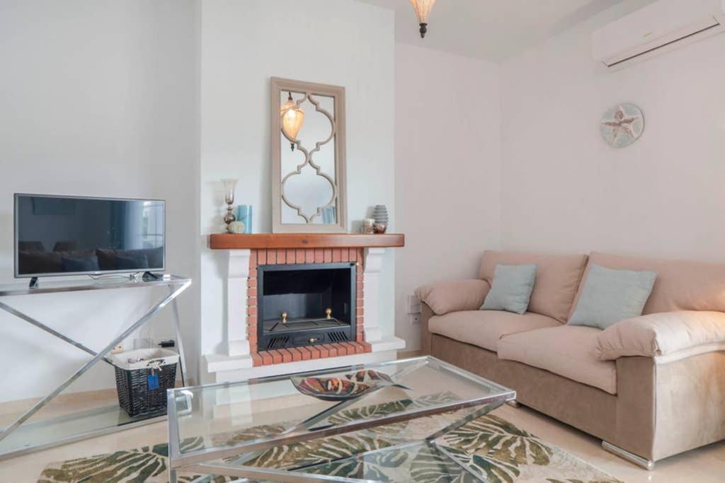 037 Bright & Welcoming Getaway at the Heart of Spanish Golf ...