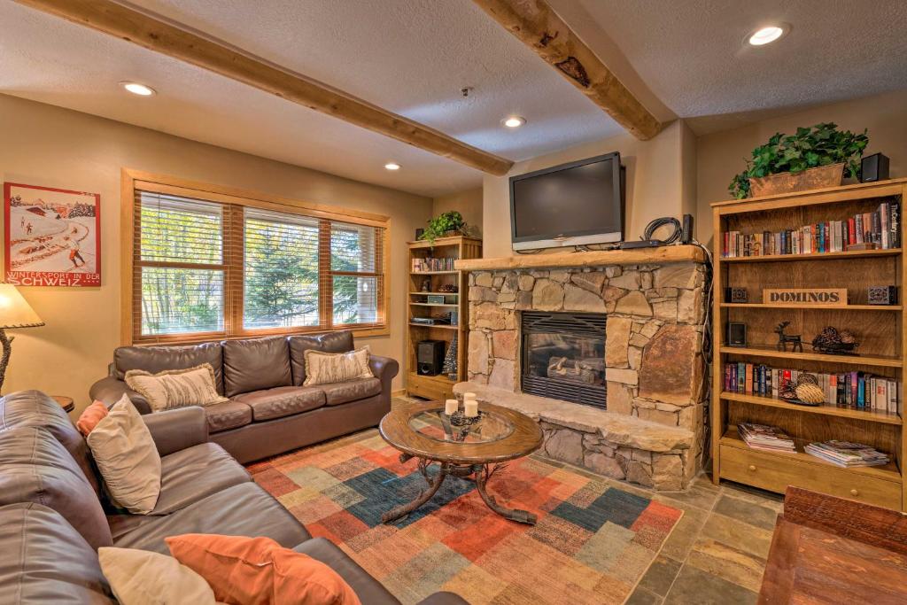 Χώρος καθιστικού στο Park City Getaway with Hot Tub Less Than 1 Mi to Main Street