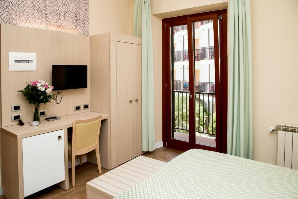 Postel nebo postele na pokoji v ubytování Hotel El Balear