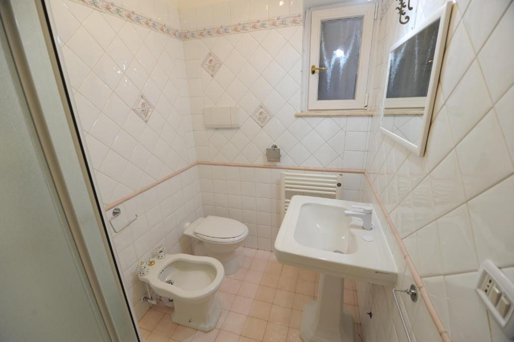 La Marina - Single Room With Private External Bathroom