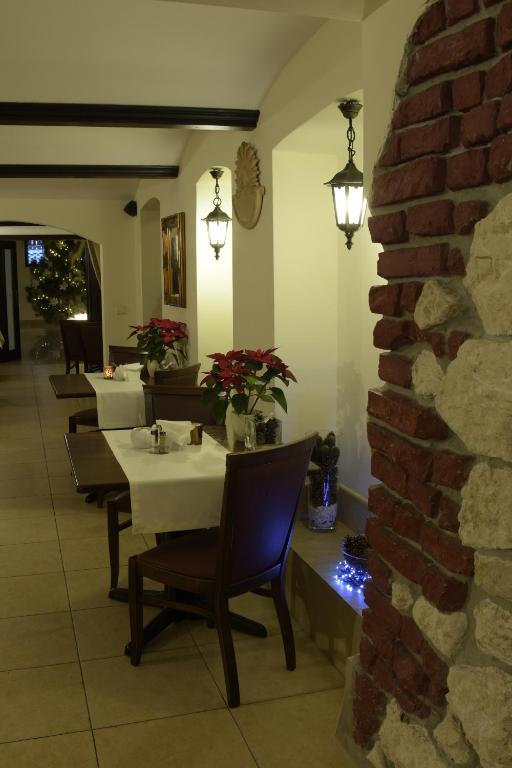 Dworek Zloty Róg Hotel i Restauracja - Resim 33