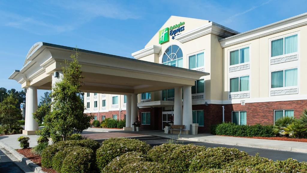 a rendering of a hotel building at Holiday Inn Express & Suites Walterboro, an IHG Hotel in Walterboro