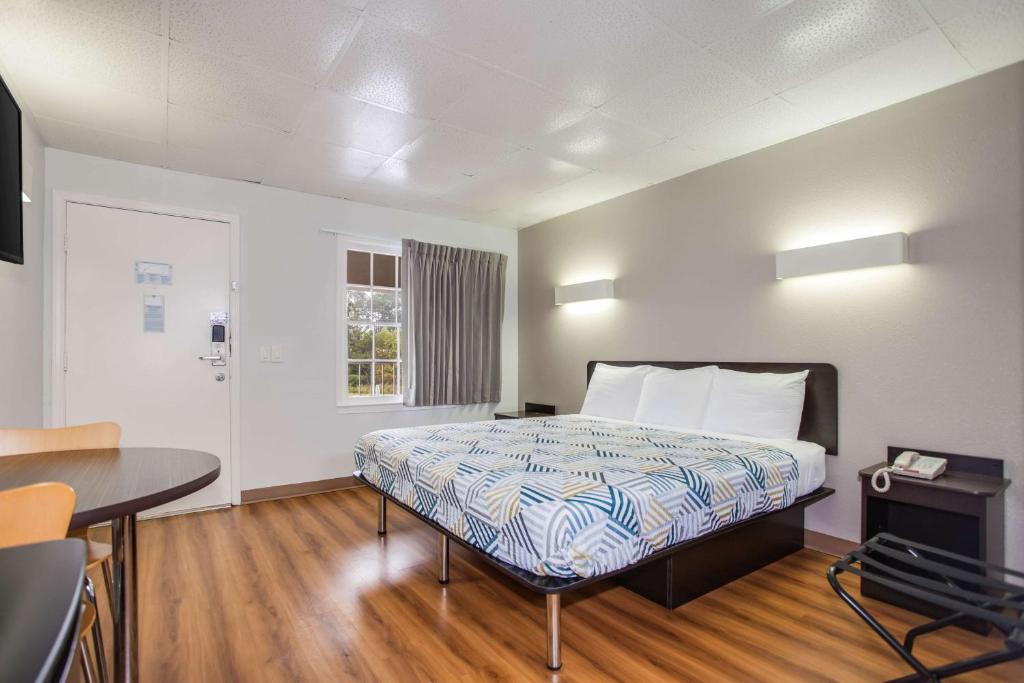 Motel 6-Walterboro, SC - Habitación Con Cama Extragrande - No Fumadores