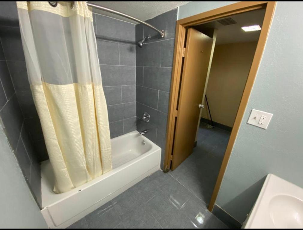 Economy Inn North Randall - Habitación Doble