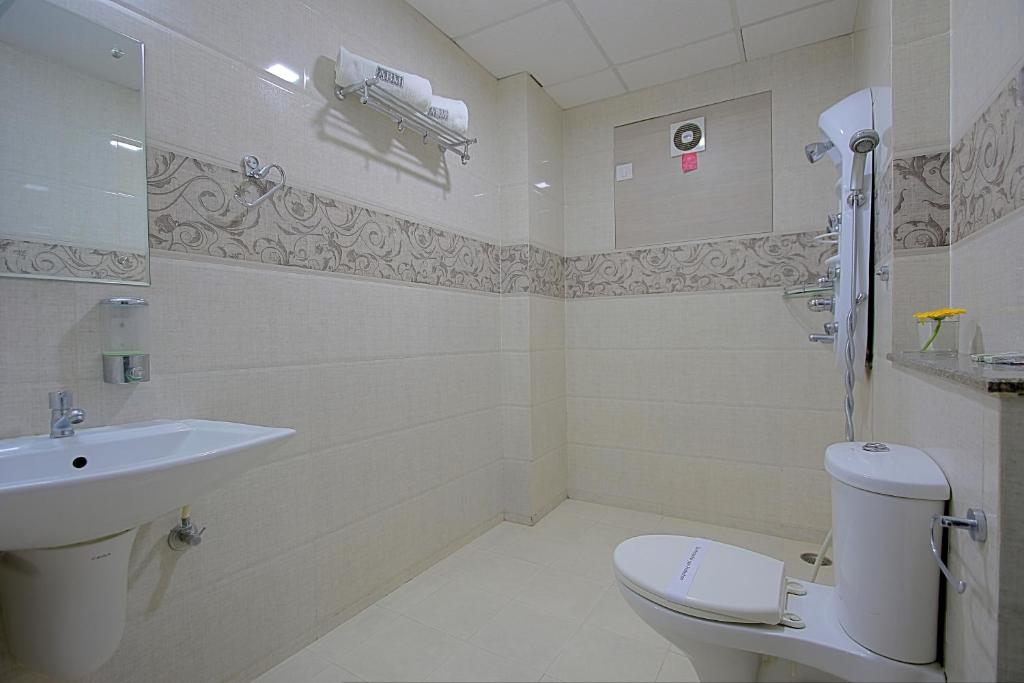 Un baño de ABM Express Inn